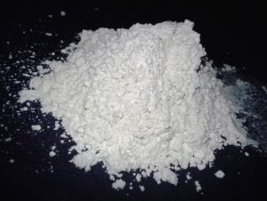 Diatomaceous Earth: Known for its fine particle capture and moisture-absorbing properties.