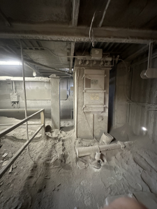 Secondary sources—whether from poor housekeeping, neglected maintenance, or outdoor dust blowing inside—can overwhelm even the best systems.